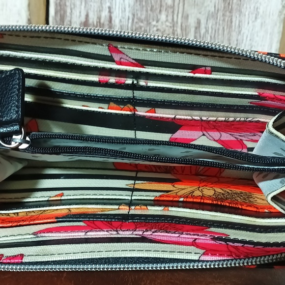 2 items! Sakroots crossbody & wallet vibrant floral pattern pops - Picture 5 of 16